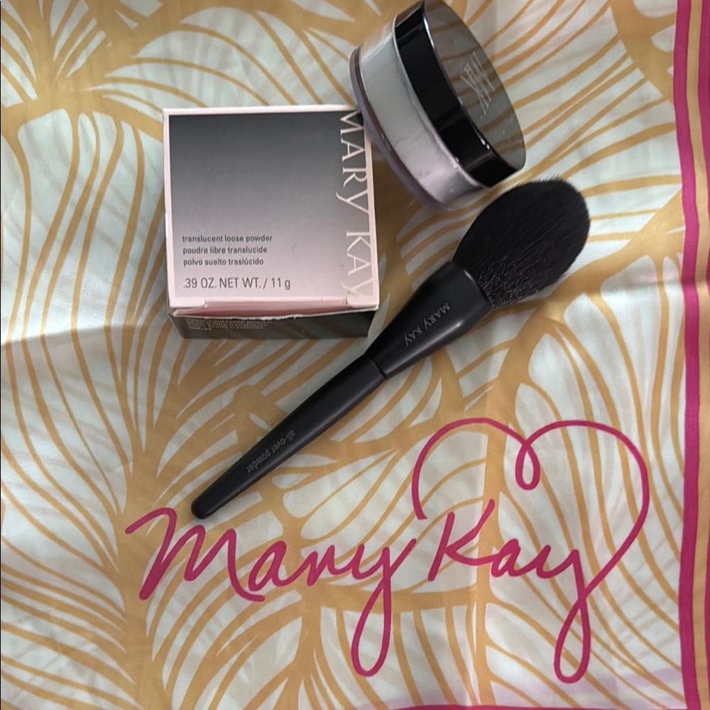 Mary Kay Translucent Setting Powder with brush